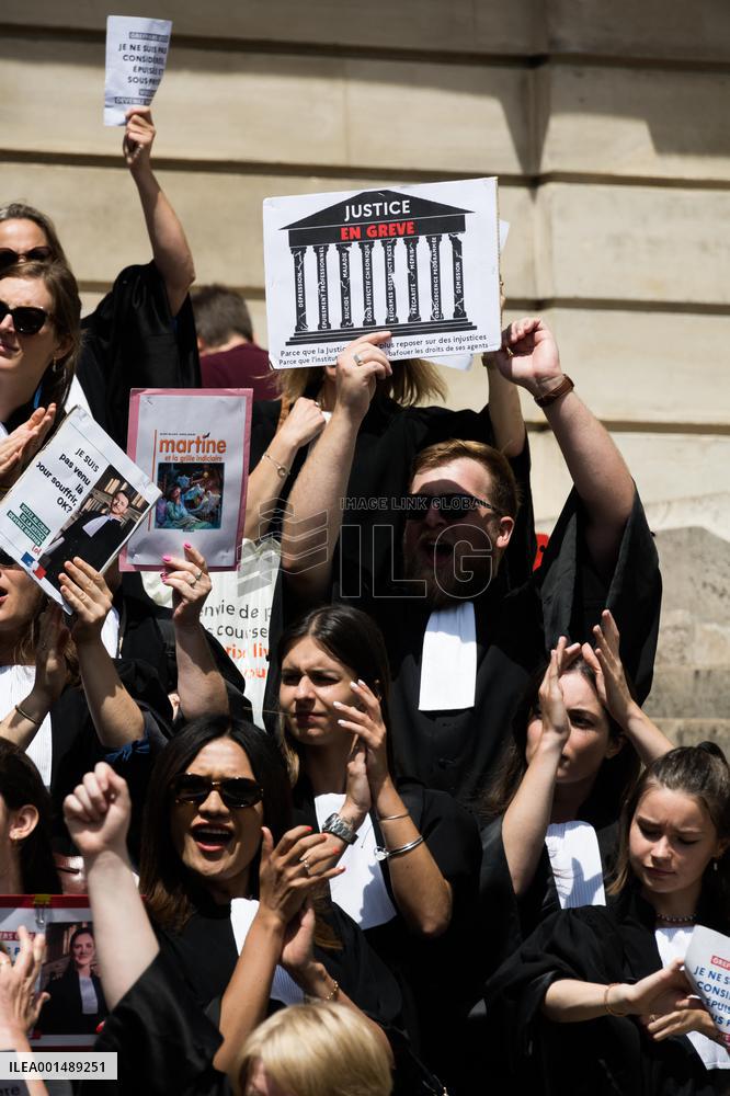 Clerks' Strike - Paris