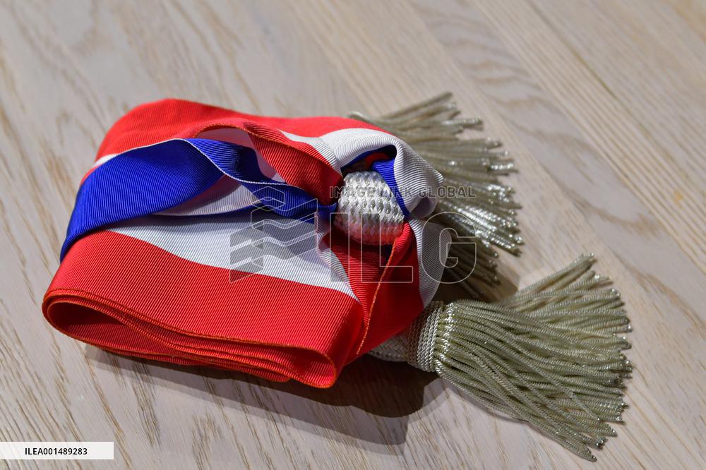 Town Hall Gathering In Support Of Attacked Mayor - Marseille