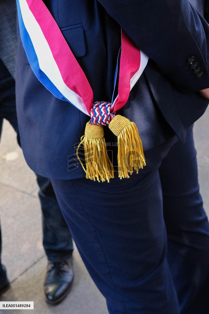 Town Hall Gathering In Support Of Attacked Mayor - Marseille