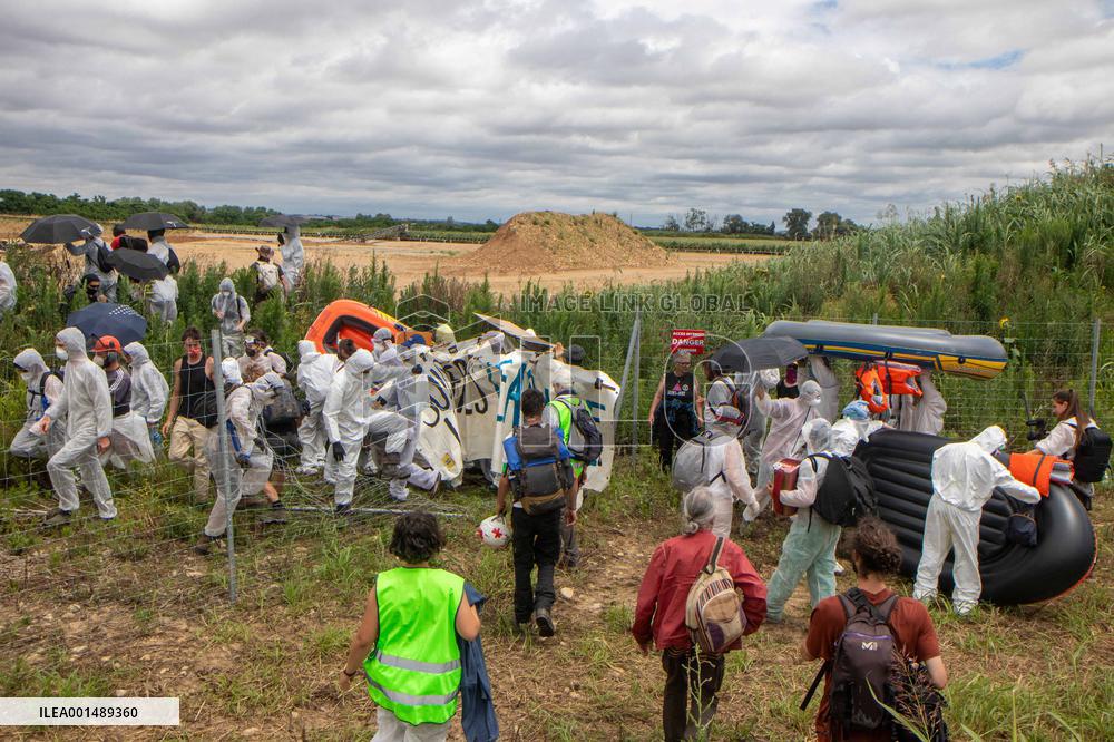 Extinction Rebellion Foix Protest Against The Gravel Pits - Ariege