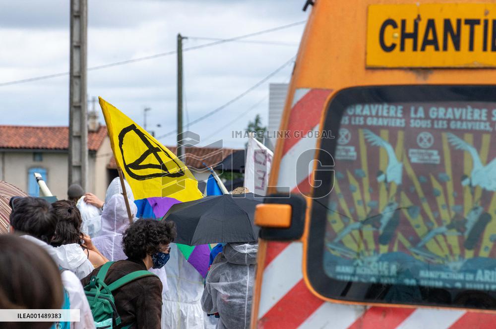 Extinction Rebellion Foix Protest Against The Gravel Pits - Ariege