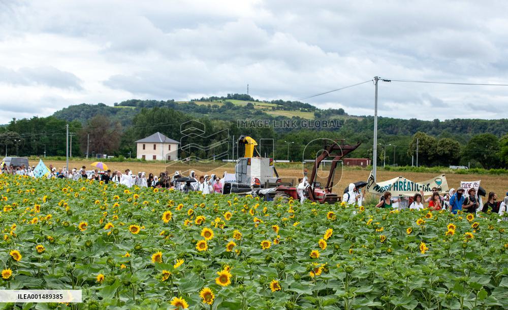 Extinction Rebellion Foix Protest Against The Gravel Pits - Ariege