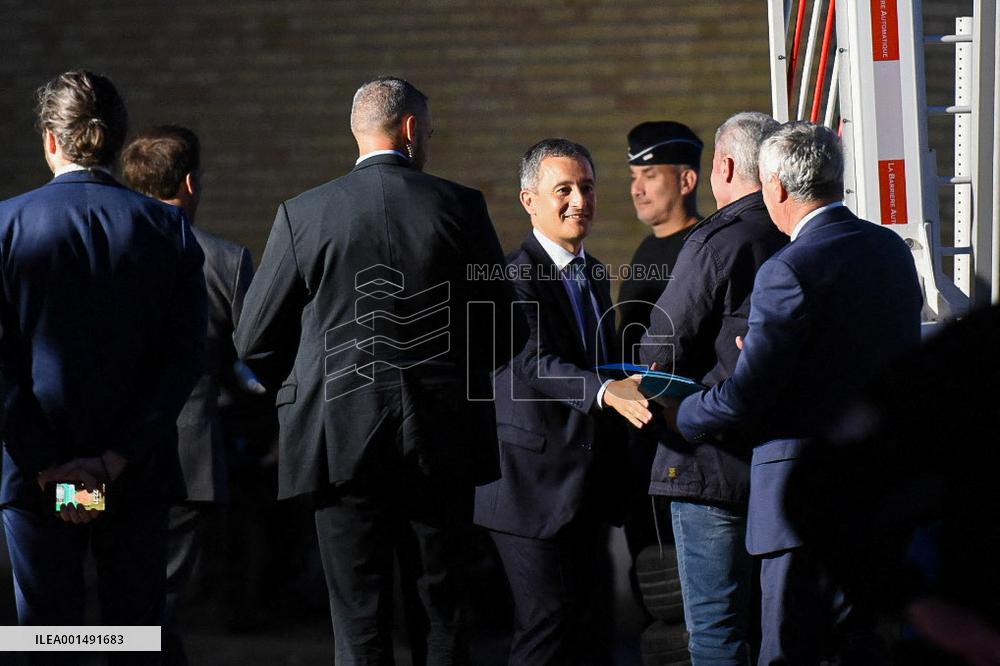 Emmanuel Macron Visits Police Officers By Night - Paris
