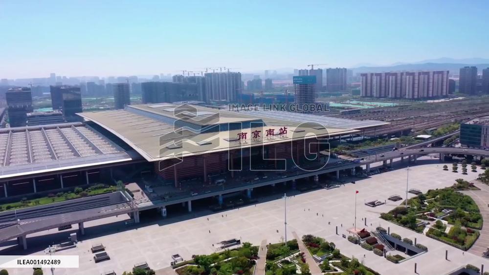 Russian travel blogger experiences Chinese culture in Nanjing