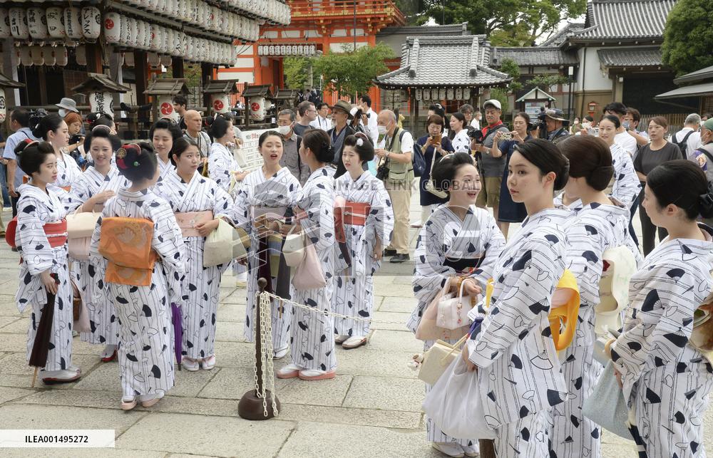 Geiko pray for health