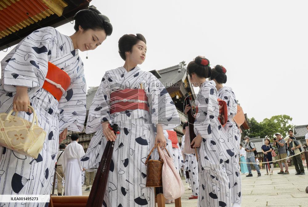 Geiko pray for health