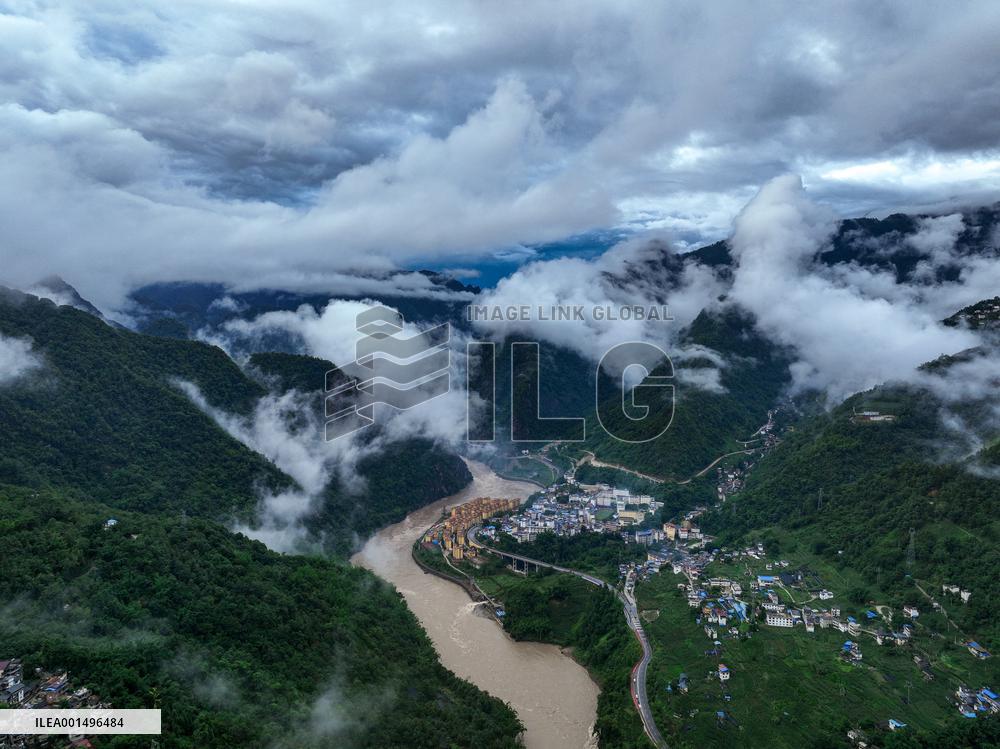 CHINA-YUNNAN-GONGSHAN-NUJIANG RIVER-SCENERY (CN)