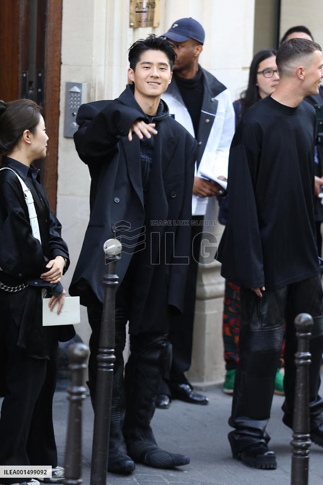 PFW - Balenciaga Haute Couture Spring Summer 2023 - Arrivals NB