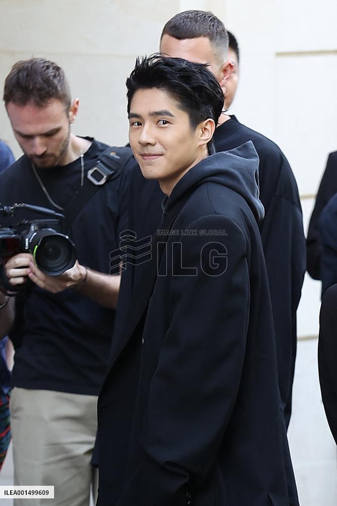 PFW - Balenciaga Haute Couture Spring Summer 2023 - Arrivals NB