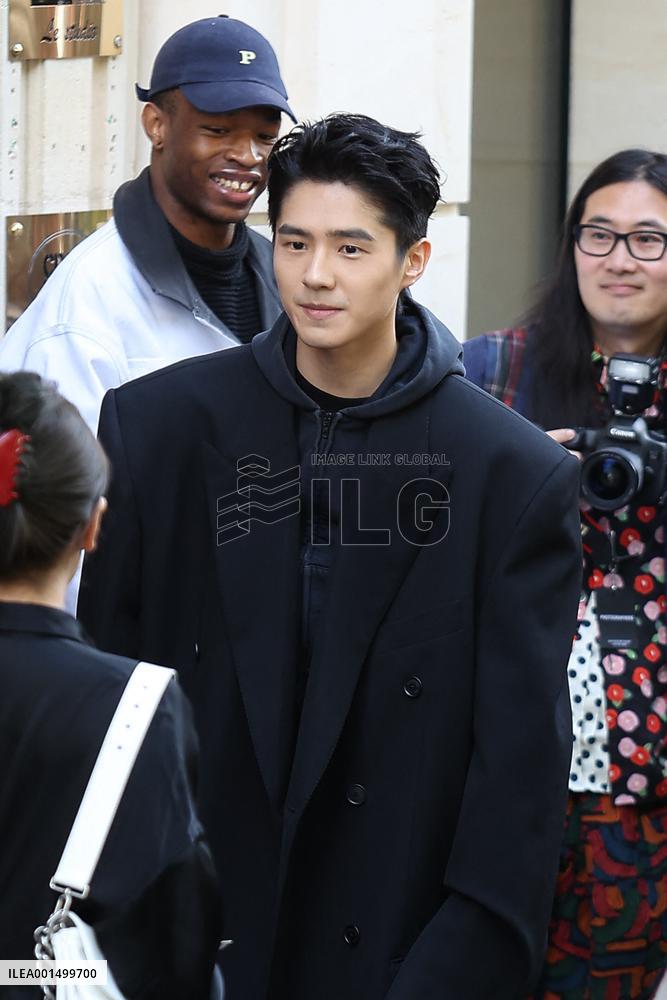 PFW - Balenciaga Haute Couture Spring Summer 2023 - Arrivals NB