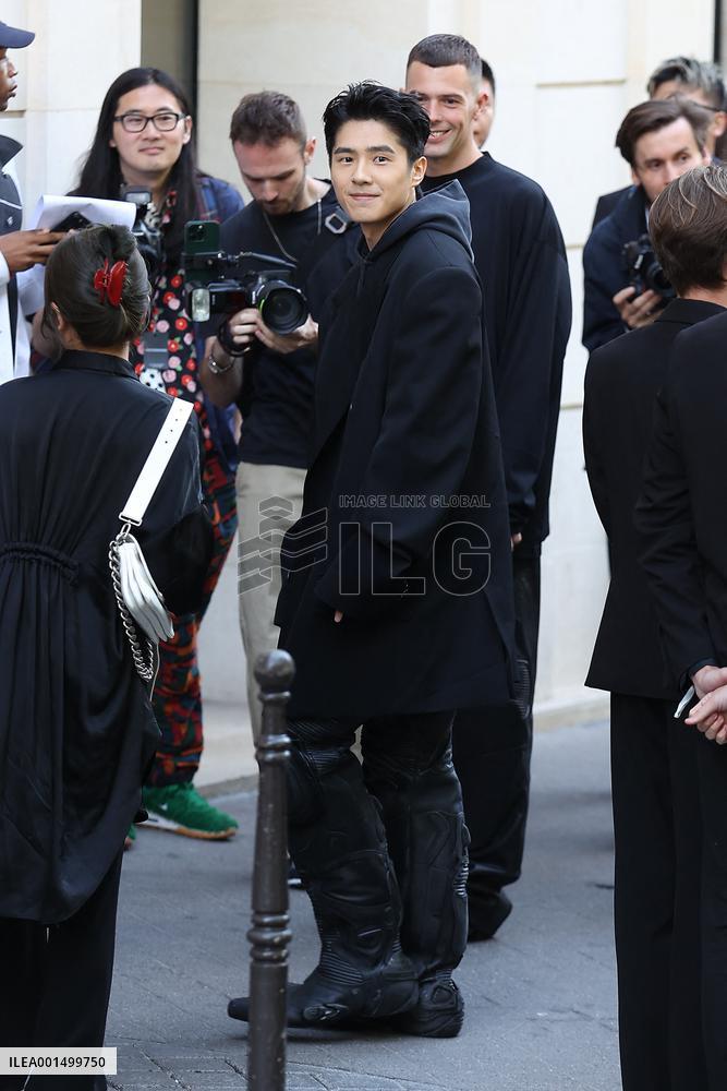 PFW - Balenciaga Haute Couture Spring Summer 2023 - Arrivals NB