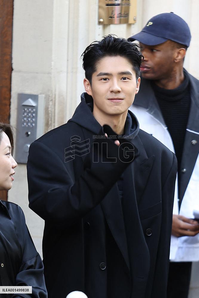 PFW - Balenciaga Haute Couture Spring Summer 2023 - Arrivals NB