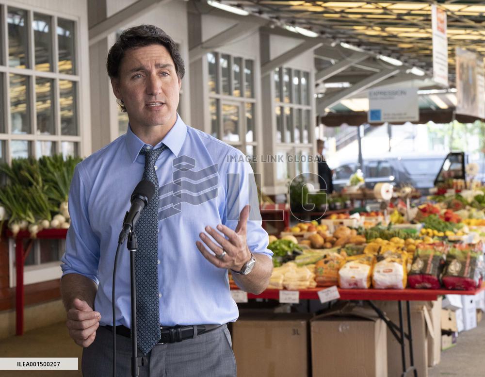 Trudeau Visits A Market - Quebec