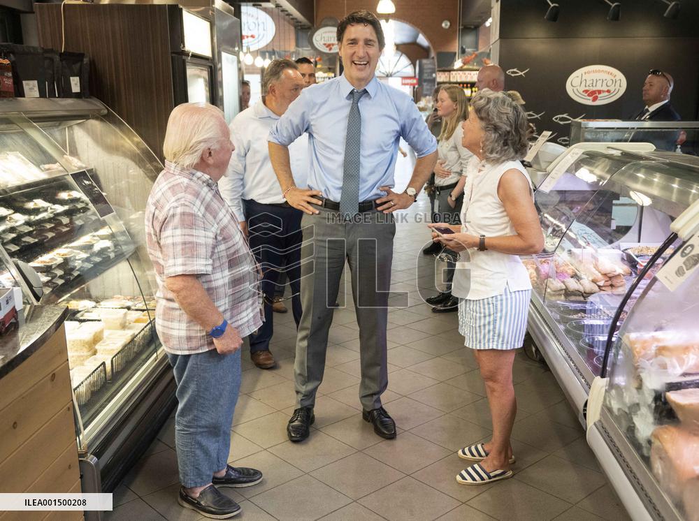 Trudeau Visits A Market - Quebec