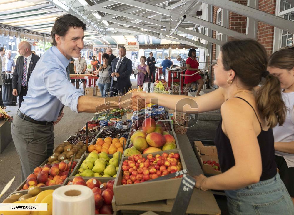 Trudeau Visits A Market - Quebec