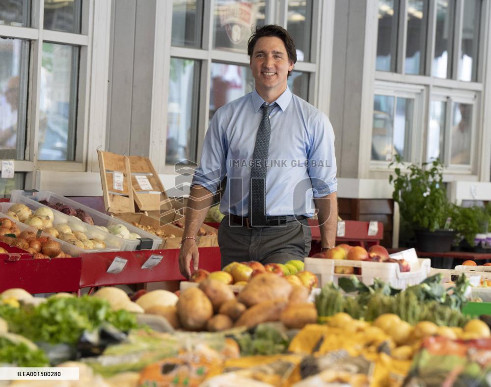 Trudeau Visits A Market - Quebec