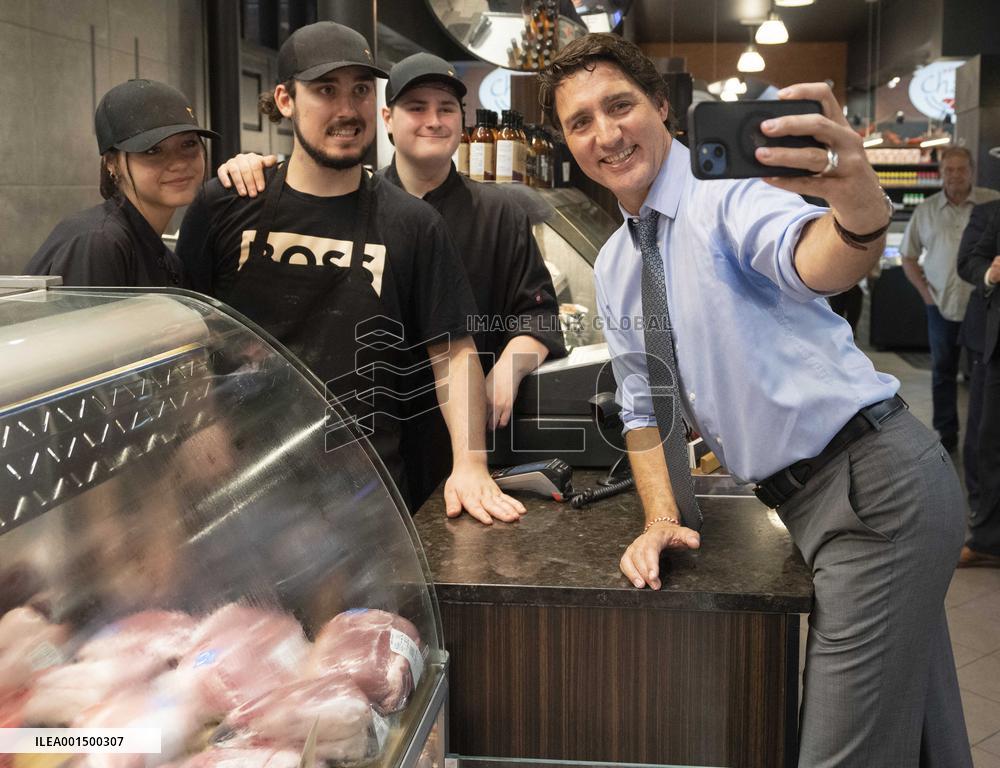 Trudeau Visits A Market - Quebec