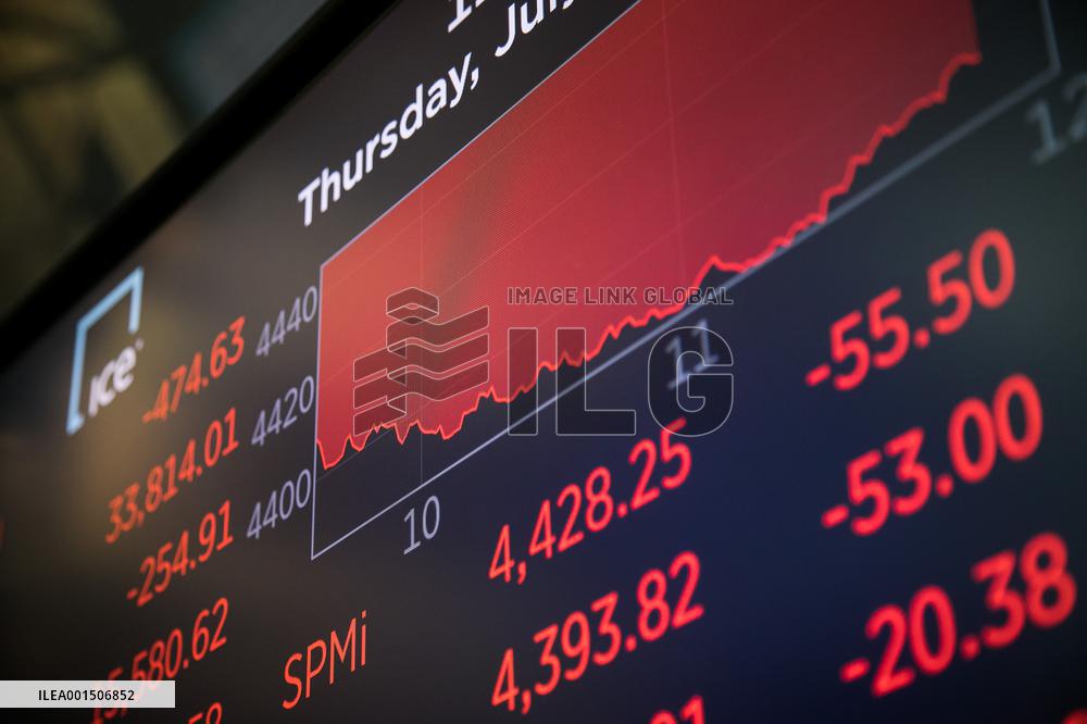 U.S.-NEW YORK-STOCKS-FALL