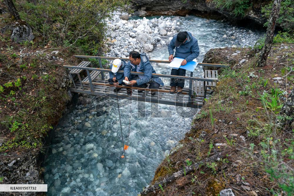 CHINA-YUNNAN-LIJIANG-YULONG SNOW MOUNTAIN-GLACIER-RESEARCHERS (CN)
