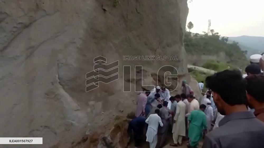 8 children killed in NW Pakistan's landslide