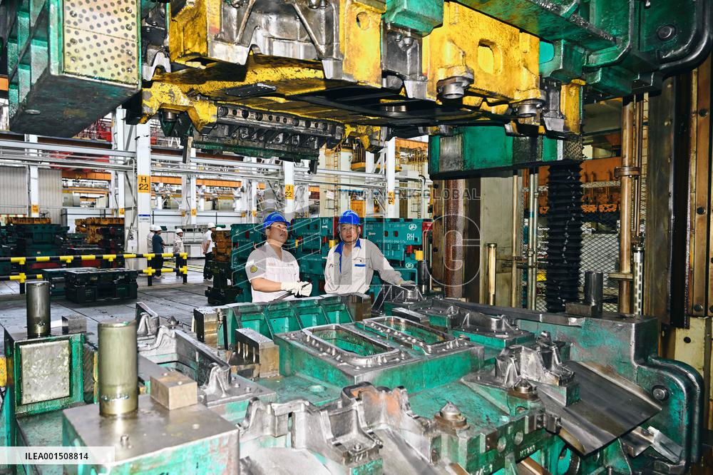 CHINA-JILIN-CHANGCHUN-FAW-AUTOMOBILE-STAFF (CN)