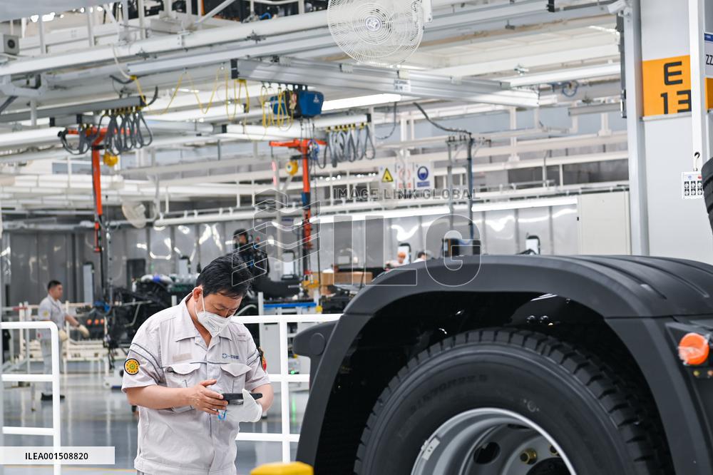 CHINA-JILIN-CHANGCHUN-FAW-AUTOMOBILE-STAFF (CN)