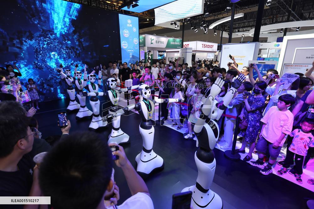 Xinhua Headlines: AI revolution reshaping China's economy