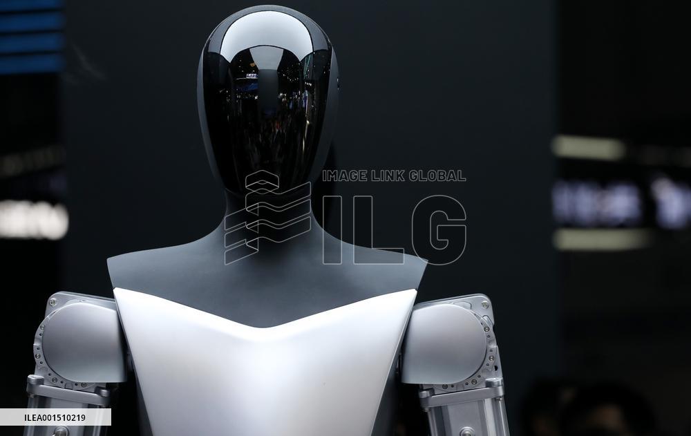 Xinhua Headlines: AI revolution reshaping China's economy