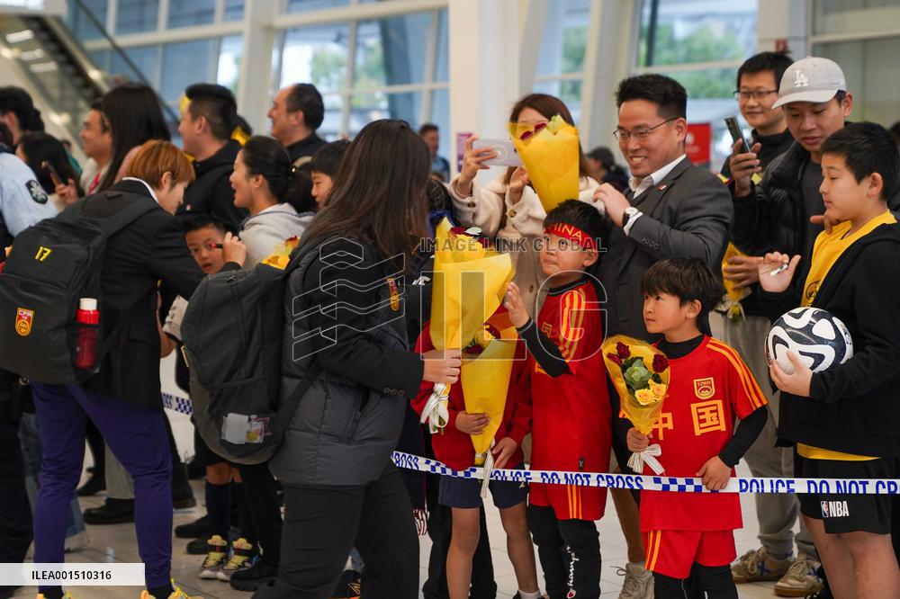 (SP)AUSTRALIA-ADELAIDE-FOOTBALL-CHINESE NATIONAL TEAM-ARRIVAL