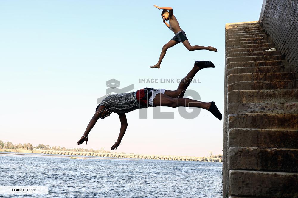 EGYPT-QALYUBIA-DAILY LIFE-HOT WEATHER