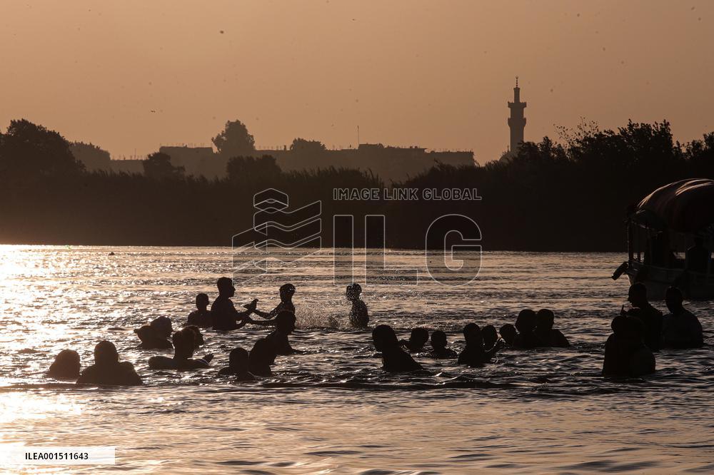 EGYPT-QALYUBIA-DAILY LIFE-HOT WEATHER