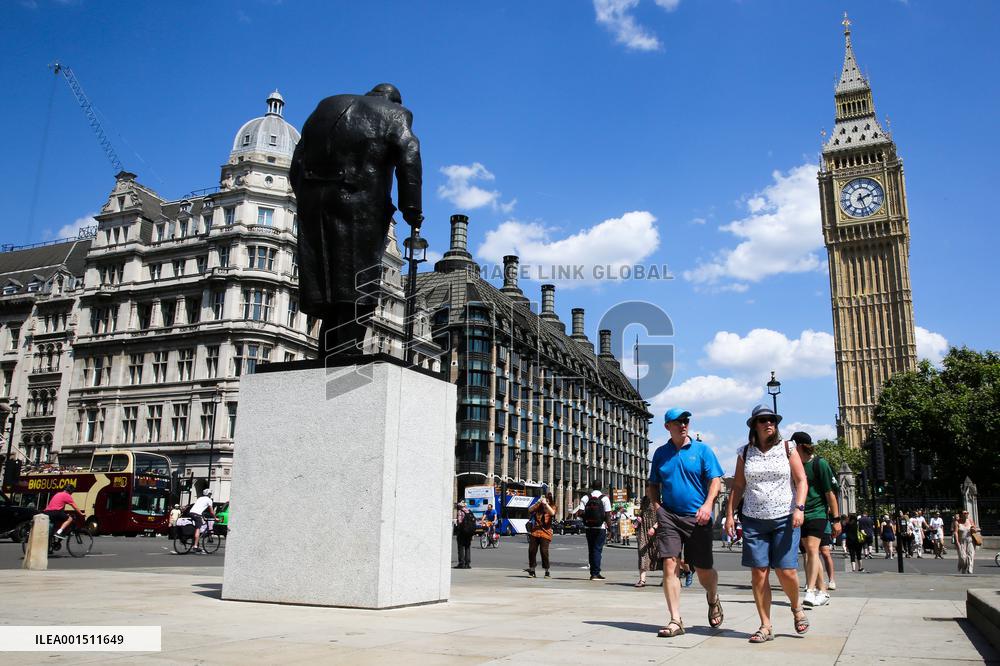 BRITAIN-LONDON-DAILY LIFE-SUMMER HEAT