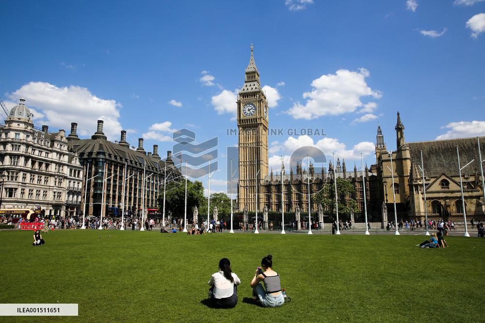 BRITAIN-LONDON-DAILY LIFE-SUMMER HEAT