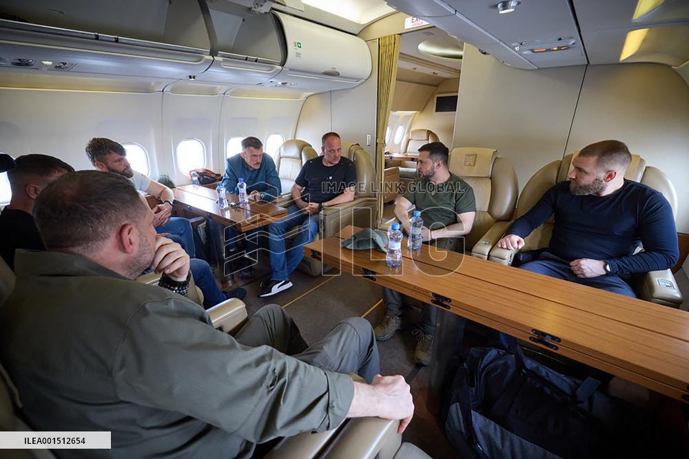 Zelensky Brings Five Azov Commanders To Homeland Home From Turkey
