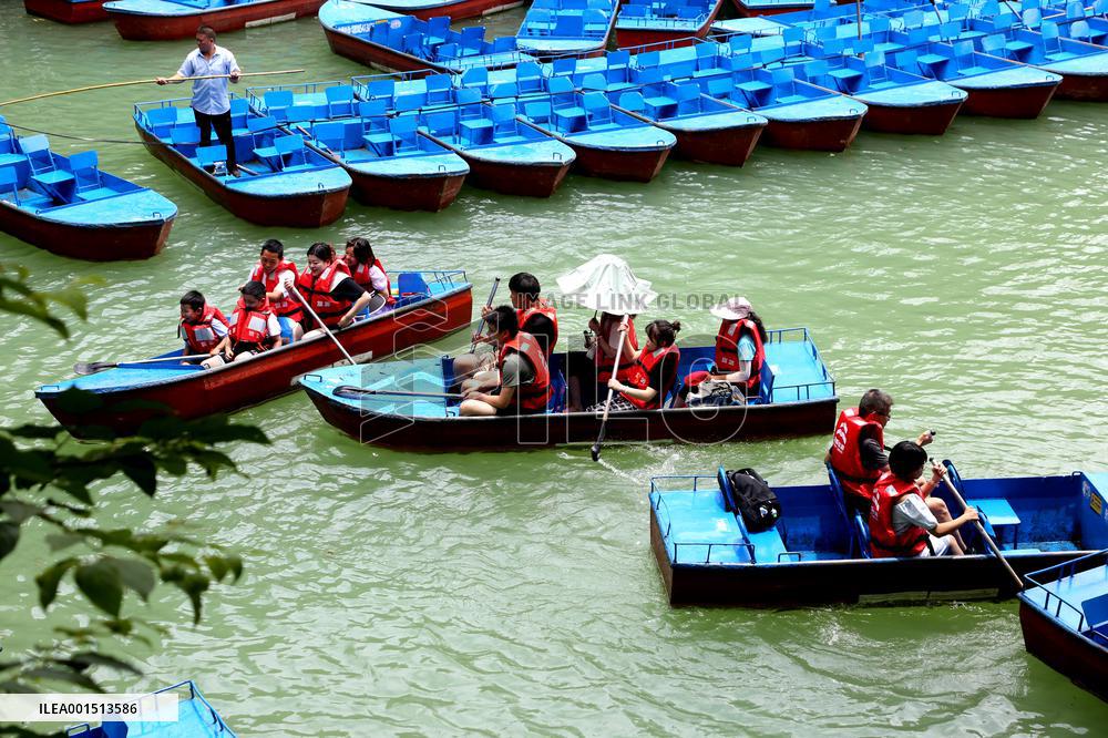 Summer High Temperature Tourism in Anshun