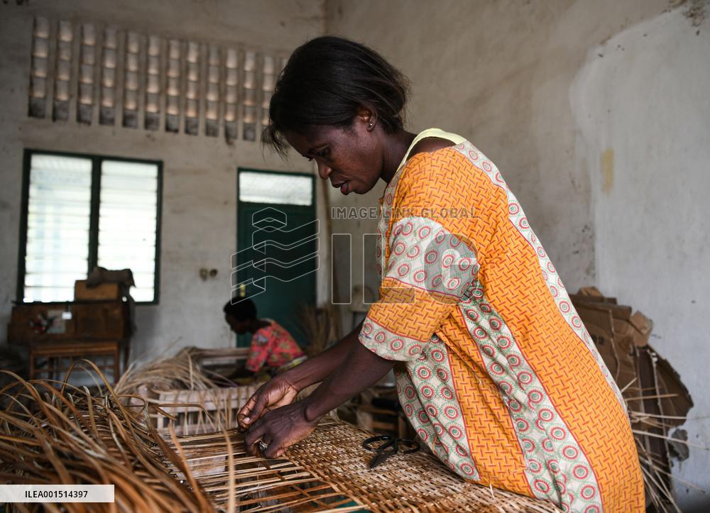 BURUNDI-BUJUMBURA-CHINA AID-BAMBOO & RATTAN WEAVING