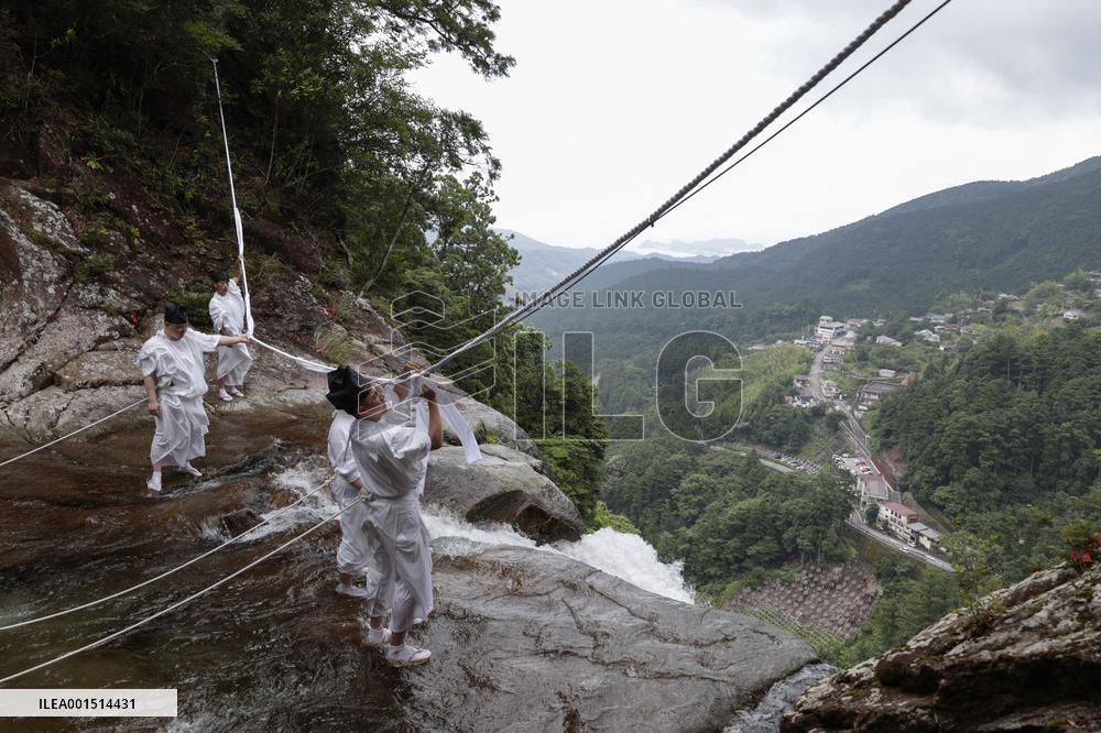 Sacred rope exchange event at western Japan waterfall