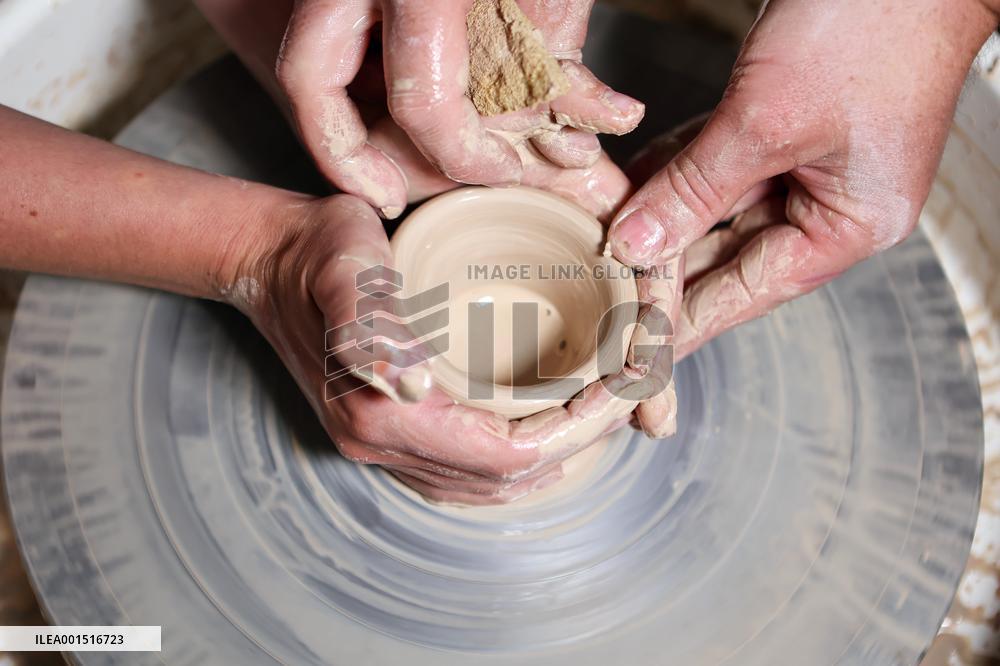 Pottery master class in Kosiv