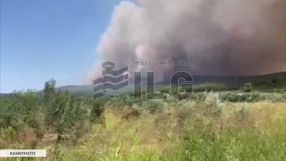 Türkiye evacuates citizens after fire breaks out in western Izmir