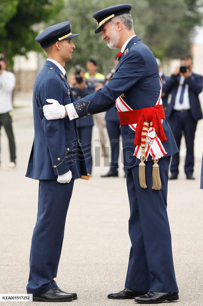 King Presides The Delivery Of Royal Dispatches To The New Air Force Lieutenants - Murcia