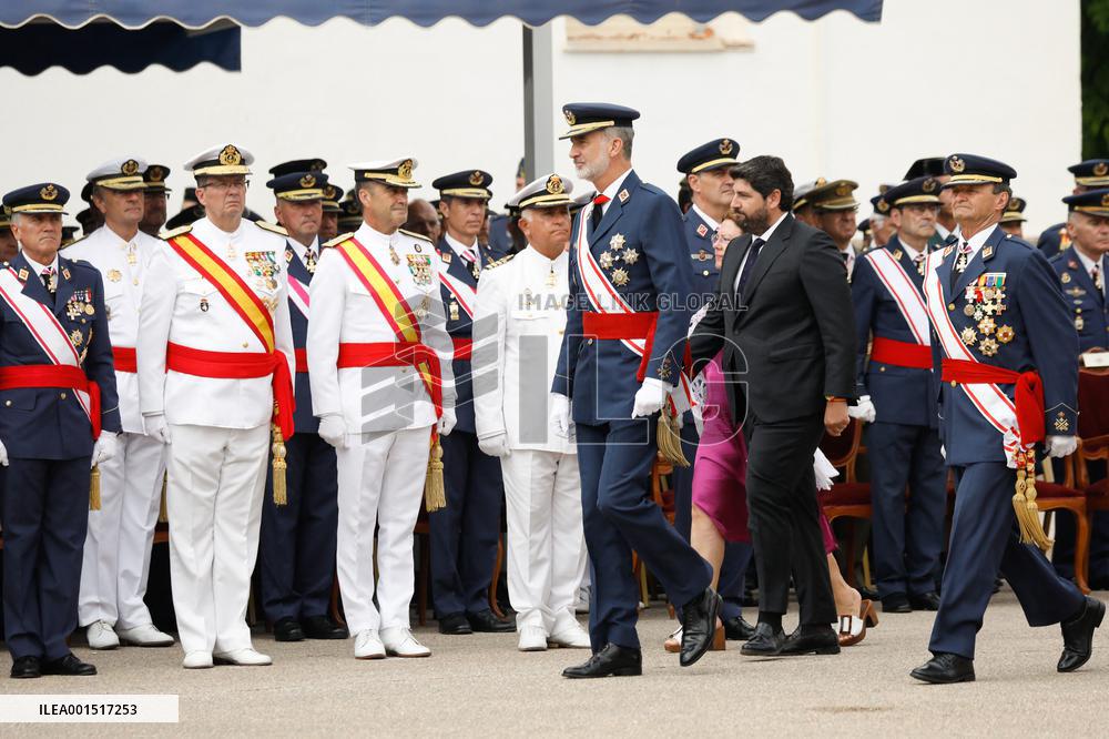 King Presides The Delivery Of Royal Dispatches To The New Air Force Lieutenants - Murcia