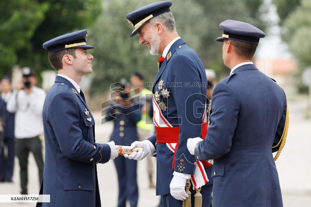 King Presides The Delivery Of Royal Dispatches To The New Air Force Lieutenants - Murcia