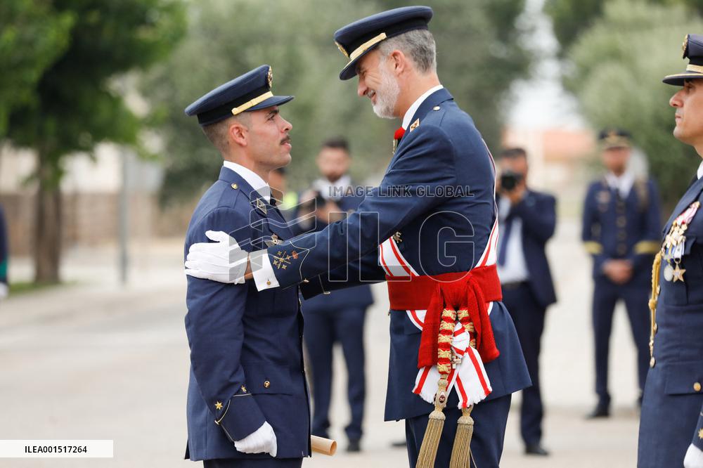 King Presides The Delivery Of Royal Dispatches To The New Air Force Lieutenants - Murcia