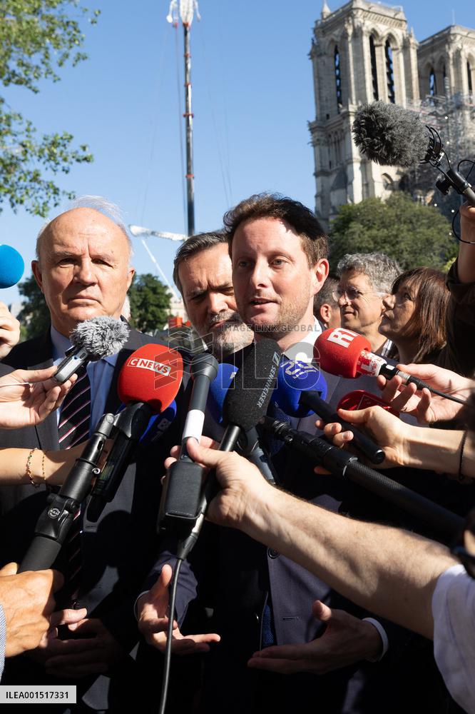 First truss delivered to Notre Dame by a barge cruises along the Seine - Paris