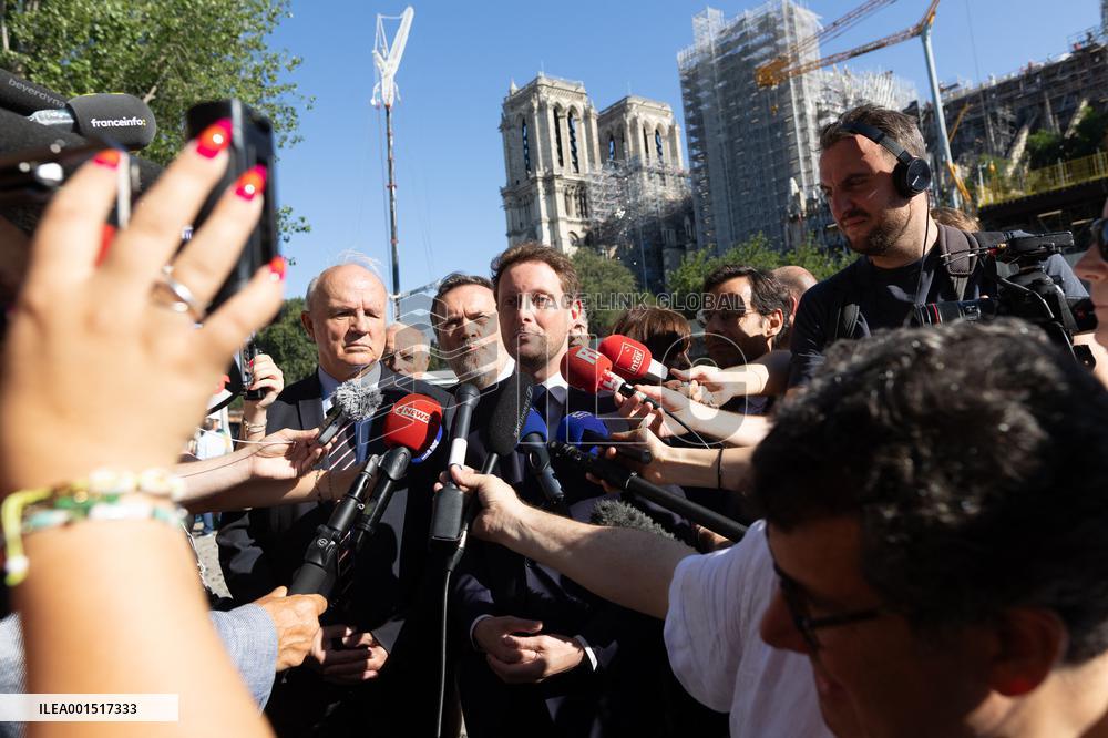 First truss delivered to Notre Dame by a barge cruises along the Seine - Paris