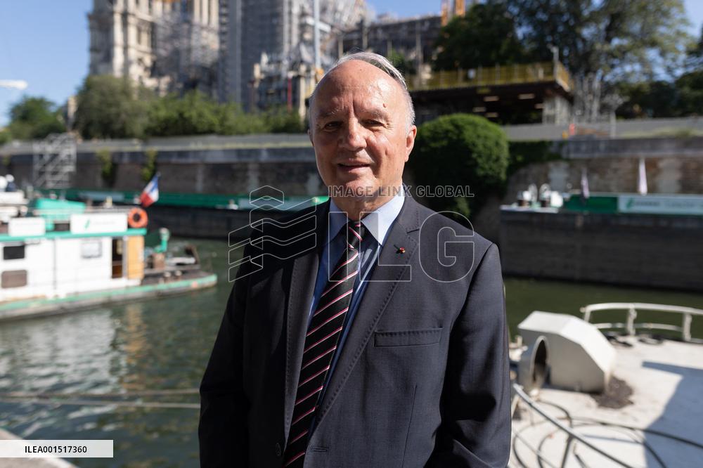 First truss delivered to Notre Dame by a barge cruises along the Seine - Paris