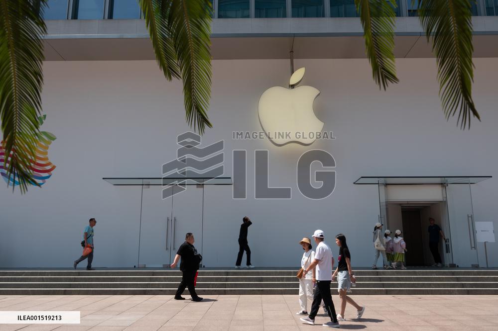 Apple Store Under Renovation in Shanghai