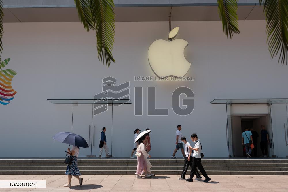 Apple Store Under Renovation in Shanghai