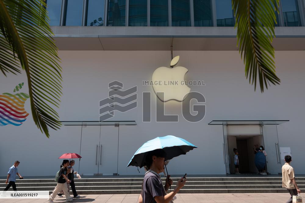 Apple Store Under Renovation in Shanghai