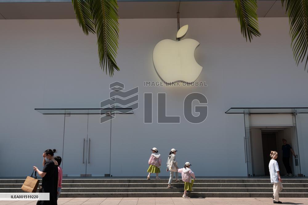 Apple Store Under Renovation in Shanghai